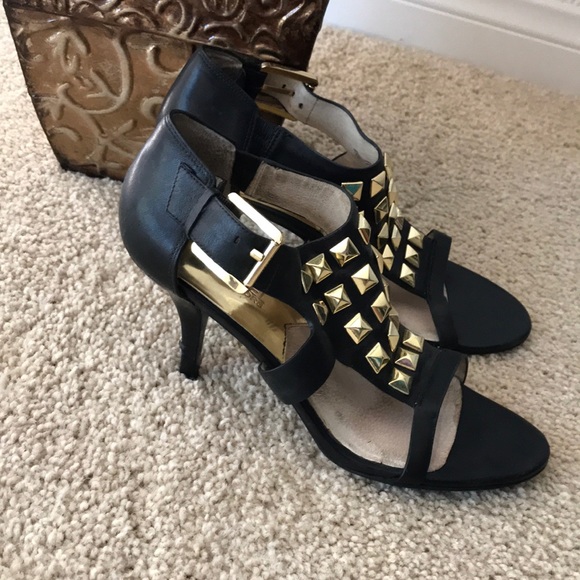 Shoes - Picture 2 of 4